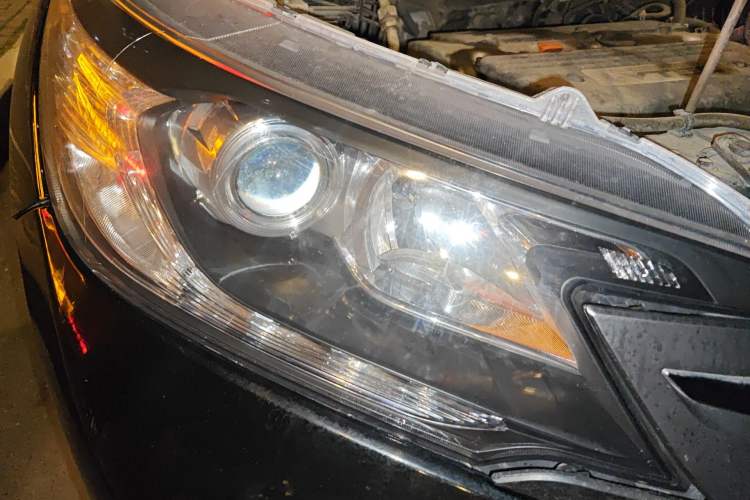 Used Honda CR-V 2013 2.4L two-wheel drive luxury version Right Front Headlight