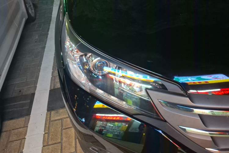 Used Honda CR-V 2013 2.4L two-wheel drive luxury version Right Front Headlight