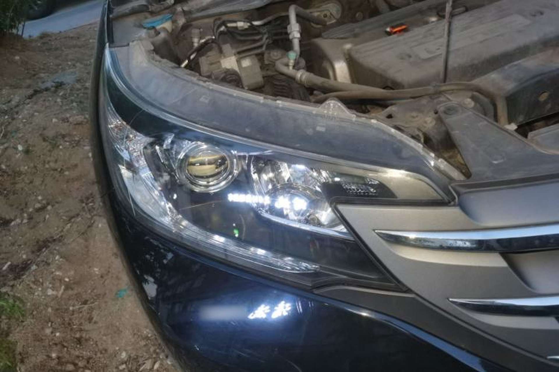 Used Honda CR-V 2013 2.4L four-wheel drive luxury version Right Front Headlight