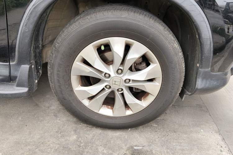 Used Honda CR-V 2013 2.4L two-wheel drive luxury version Right Front Wheel Hub
