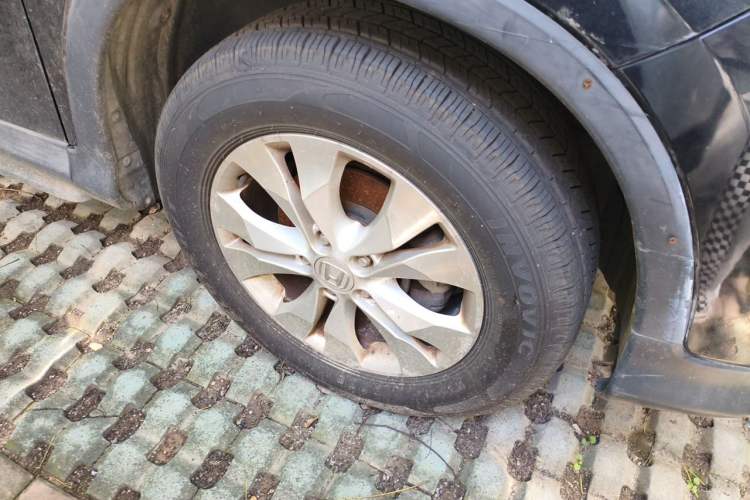 Used Honda CR-V 2013 2.4L four-wheel drive luxury version Right Front Wheel Hub