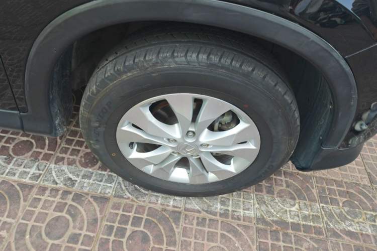 Used Honda CR-V 2013 2.4L four-wheel drive luxury version Right Front Wheel Hub