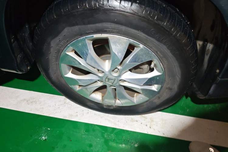 Used Honda CR-V 2013 2.4L two-wheel drive luxury version Right Front Wheel Hub