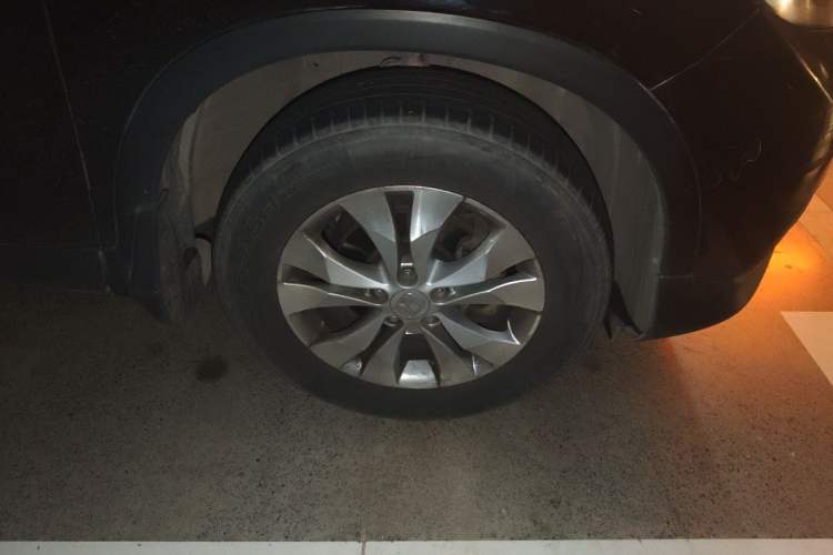 Used Honda CR-V 2013 2.4L four-wheel drive luxury version Right Front Wheel Hub