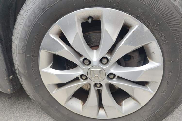 Used Honda CR-V 2013 2.4L two-wheel drive luxury version Right Front Wheel Hub