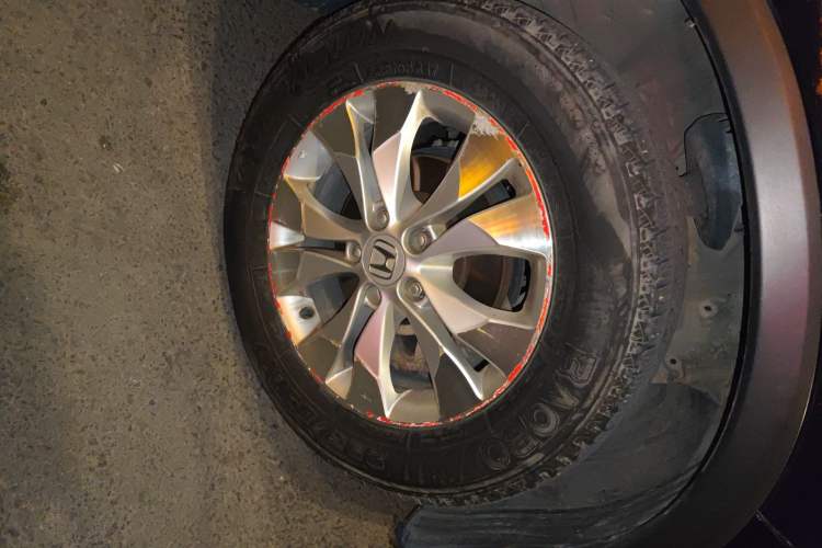 Used Honda CR-V 2013 2.4L two-wheel drive luxury version Right Front Wheel Hub