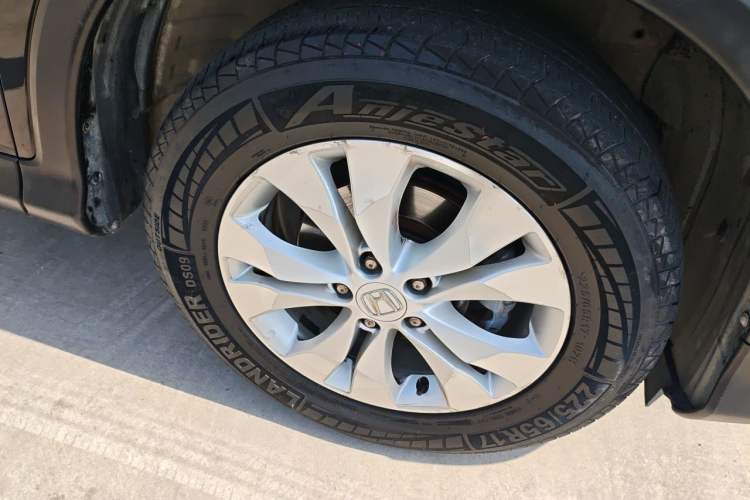 Used Honda CR-V 2013 2.4L two-wheel drive luxury version Right Front Wheel Hub
