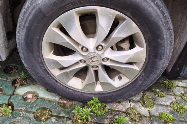 Used Honda CR-V 2013 2.4L two-wheel drive luxury version Right Front Wheel Hub