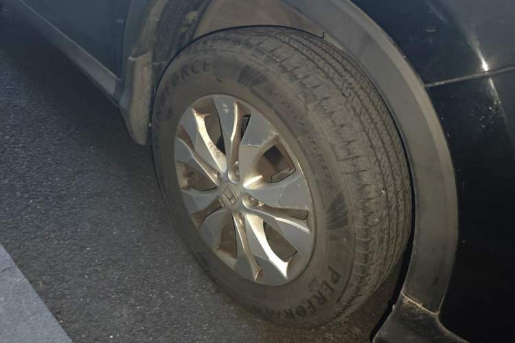 Used Honda CR-V 2013 2.4L four-wheel drive luxury version Right Front Wheel Hub