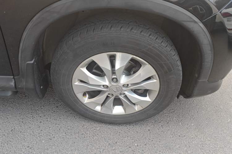 Used Honda CR-V 2013 2.4L four-wheel drive luxury version Right Front Wheel Hub