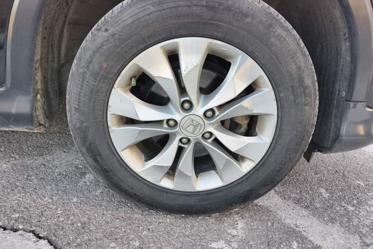 Used Honda CR-V 2013 2.4L four-wheel drive luxury version Right Front Wheel Hub