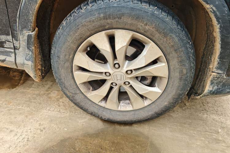 Used Honda CR-V 2013 2.4L four-wheel drive luxury version Right Front Wheel Hub