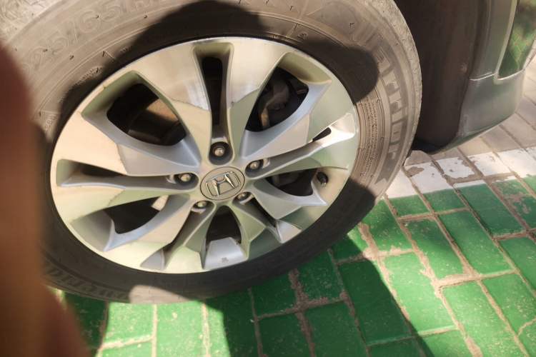 Used Honda CR-V 2013 2.4L four-wheel drive luxury version Right Front Wheel Hub