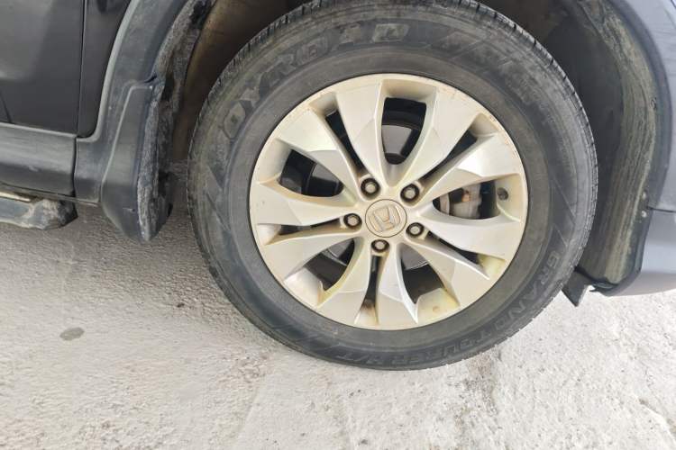 Used Honda CR-V 2013 2.4L four-wheel drive luxury version Right Front Wheel Hub