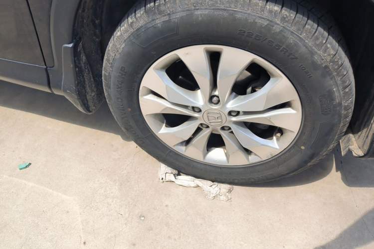 Used Honda CR-V 2013 2.4L four-wheel drive luxury version Right Front Wheel Hub