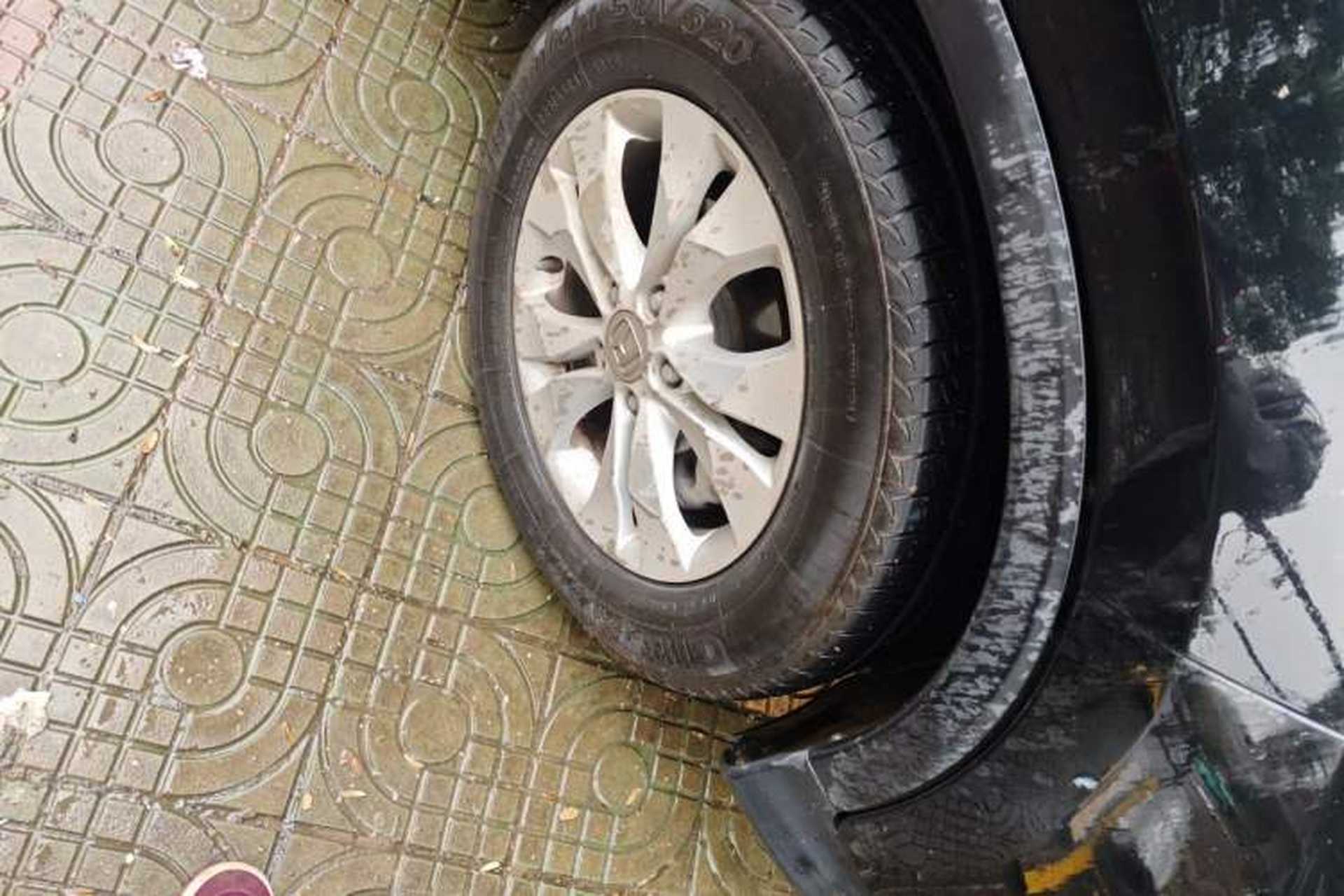 Used Honda CR-V 2013 2.4L two-wheel drive luxury version Right Front Wheel Hub