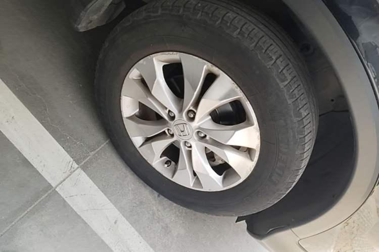 Used Honda CR-V 2013 2.4L two-wheel drive luxury version Right Front Wheel Hub