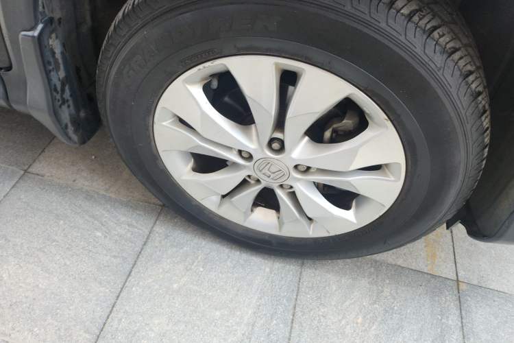 Used Honda CR-V 2013 2.4L two-wheel drive luxury version Right Front Wheel Hub
