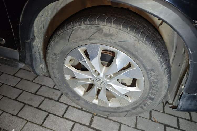Used Honda CR-V 2013 2.4L four-wheel drive luxury version Right Front Wheel Hub