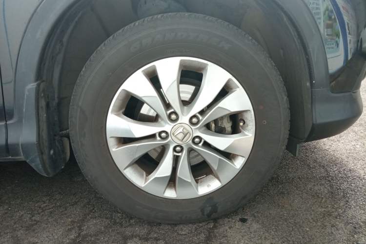 Used Honda CR-V 2013 2.4L four-wheel drive luxury version Right Front Wheel Hub