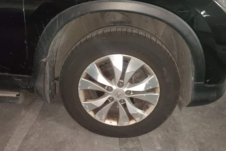 Used Honda CR-V 2013 2.4L two-wheel drive luxury version Right Front Wheel Hub