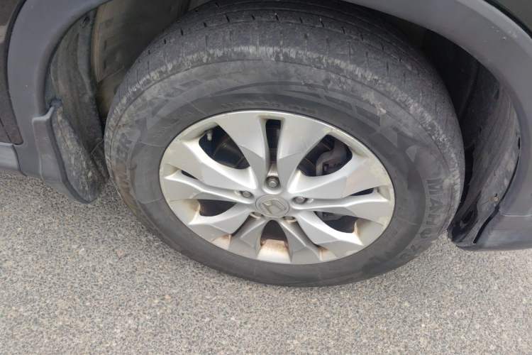 Used Honda CR-V 2013 2.4L four-wheel drive luxury version Right Front Wheel Hub