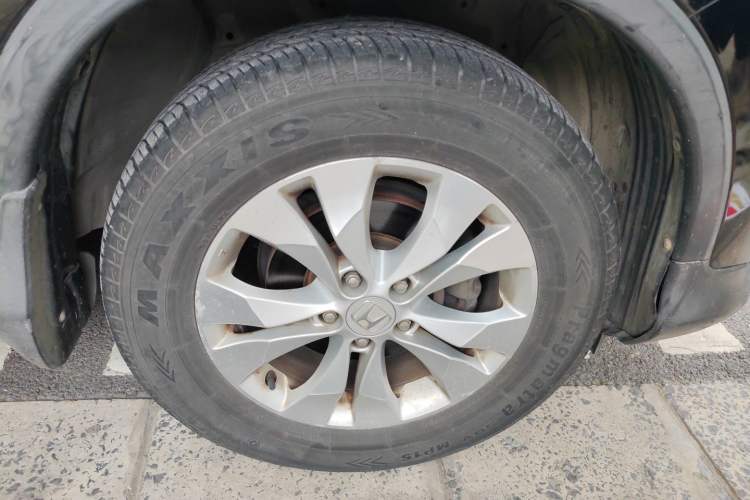 Used Honda CR-V 2013 2.4L two-wheel drive luxury version Right Front Wheel Hub