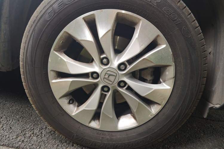Used Honda CR-V 2013 2.4L two-wheel drive luxury version Right Front Wheel Hub