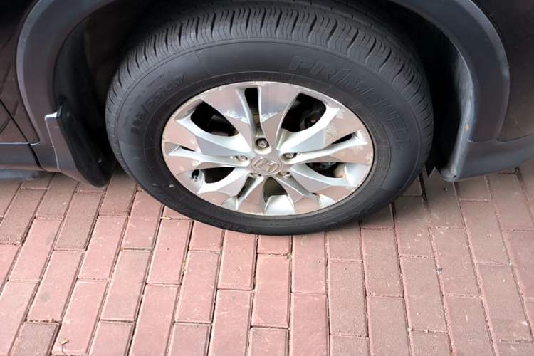 Used Honda CR-V 2013 2.4L four-wheel drive luxury version Right Front Wheel Hub