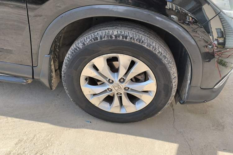 Used Honda CR-V 2013 2.4L four-wheel drive luxury version Right Front Wheel Hub
