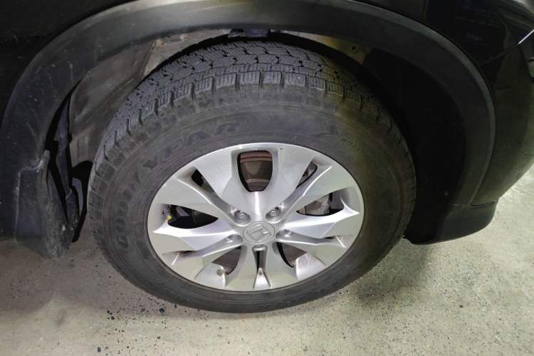 Used Honda CR-V 2013 2.4L two-wheel drive luxury version Right Front Wheel Hub