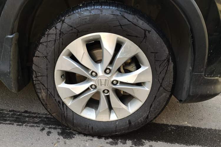 Used Honda CR-V 2013 2.4L four-wheel drive luxury version Right Front Wheel Hub