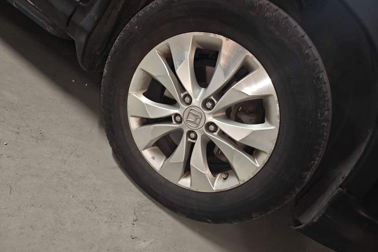 Used Honda CR-V 2013 2.4L four-wheel drive luxury version Right Front Wheel Hub