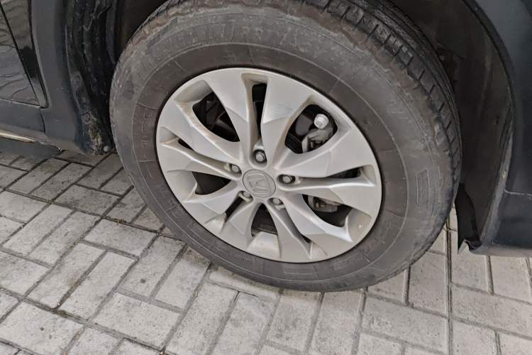 Used Honda CR-V 2013 2.4L two-wheel drive luxury version Right Front Wheel Hub