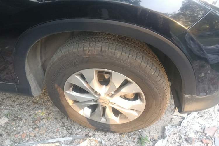 Used Honda CR-V 2013 2.4L two-wheel drive luxury version Right Front Wheel Hub