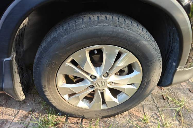 Used Honda CR-V 2013 2.4L two-wheel drive luxury version Right Front Wheel Hub