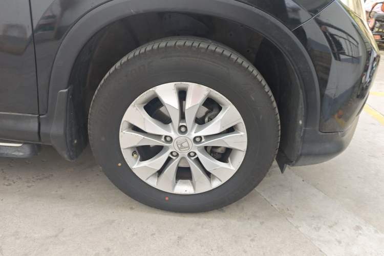 Used Honda CR-V 2013 2.4L four-wheel drive luxury version Right Front Wheel Hub