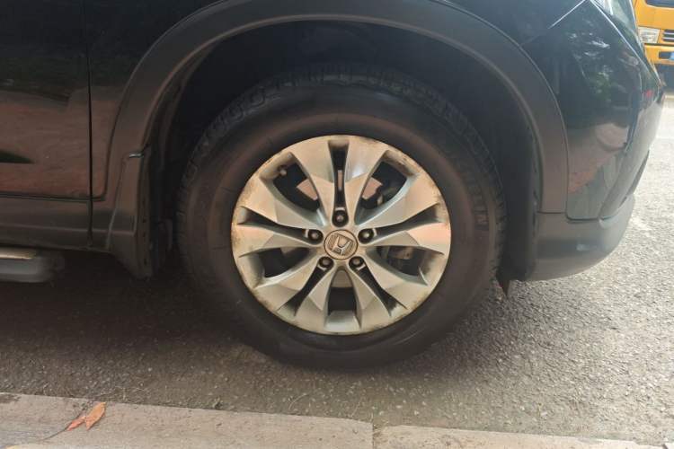 Used Honda CR-V 2013 2.4L two-wheel drive luxury version Right Front Wheel Hub