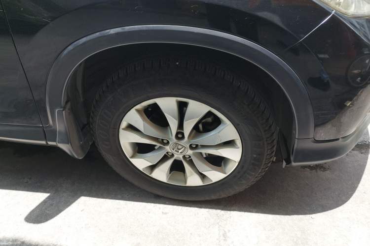 Used Honda CR-V 2013 2.4L four-wheel drive luxury version Right Front Wheel Hub