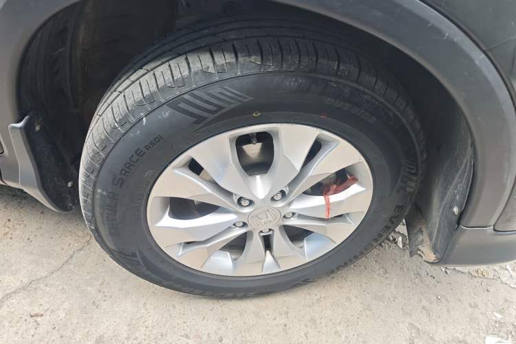 Used Honda CR-V 2013 2.4L four-wheel drive luxury version Right Front Wheel Hub
