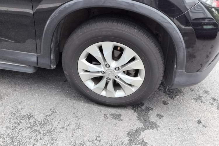 Used Honda CR-V 2013 2.4L four-wheel drive luxury version Right Front Wheel Hub