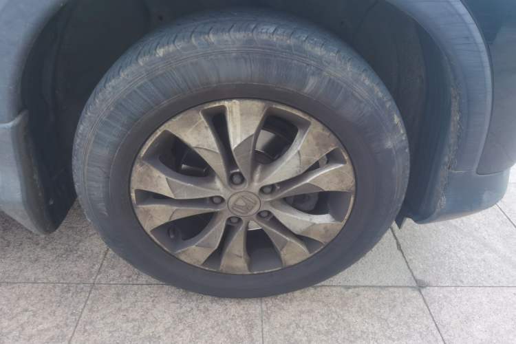Used Honda CR-V 2013 2.4L two-wheel drive luxury version Right Front Wheel Hub