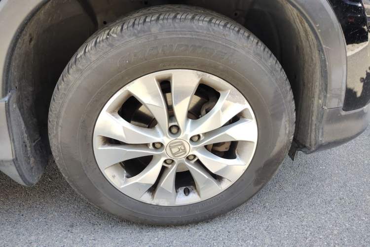 Used Honda CR-V 2013 2.4L four-wheel drive luxury version Right Front Wheel Hub