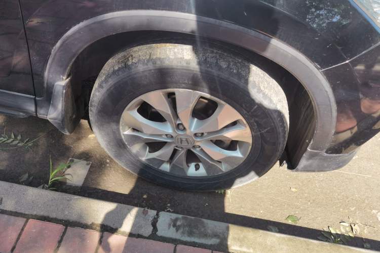 Used Honda CR-V 2013 2.4L four-wheel drive luxury version Right Front Wheel Hub