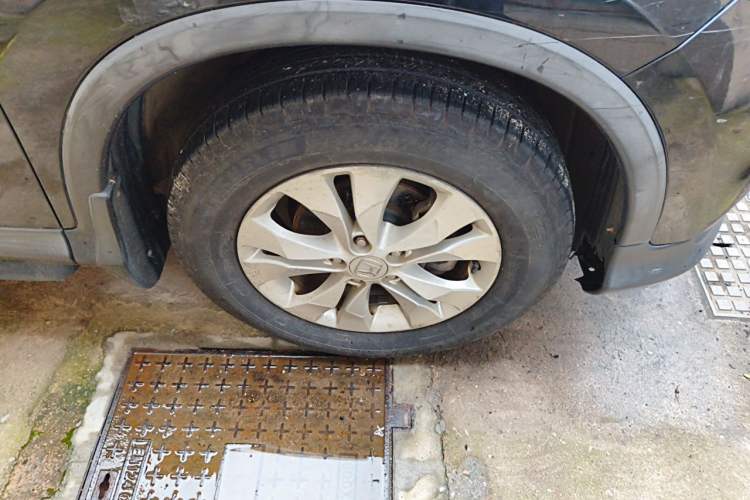 Used Honda CR-V 2013 2.4L two-wheel drive luxury version Right Front Wheel Hub