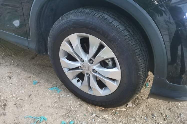 Used Honda CR-V 2013 2.4L four-wheel drive luxury version Right Front Wheel Hub