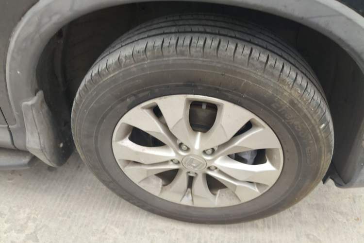 Used Honda CR-V 2013 2.4L two-wheel drive luxury version Right Front Wheel Hub