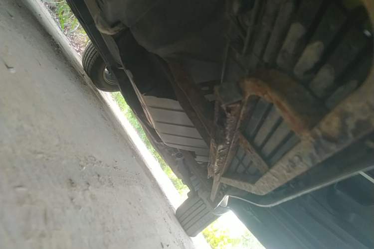 Used Honda CR-V 2013 2.4L two-wheel drive luxury version Right Side Sill