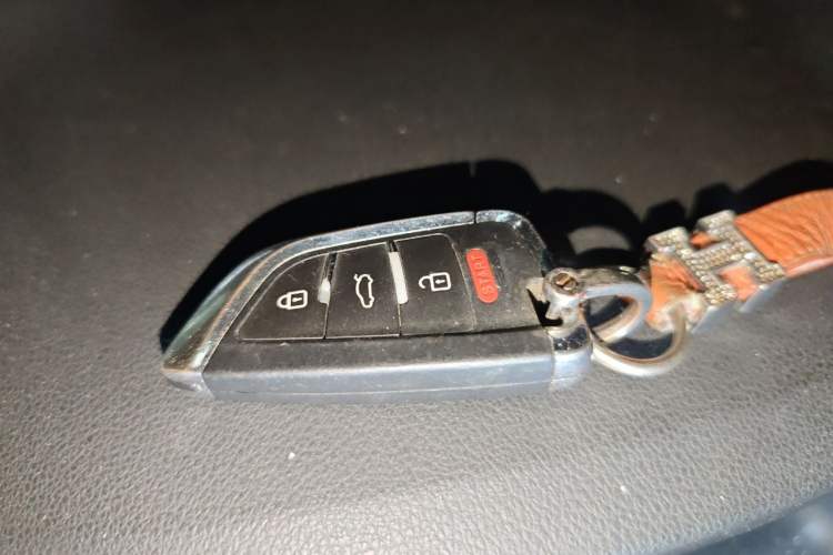 Used Honda CR-V 2013 2.4L four-wheel drive luxury version Vehicle Key