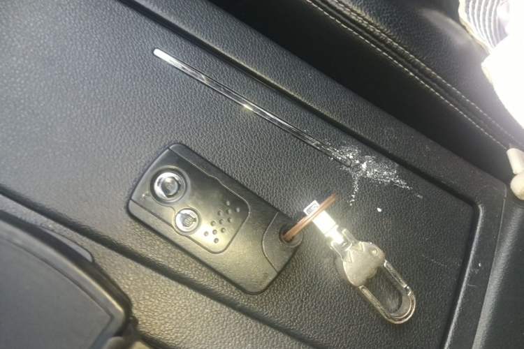 Used Honda CR-V 2013 2.4L two-wheel drive luxury version Vehicle Key